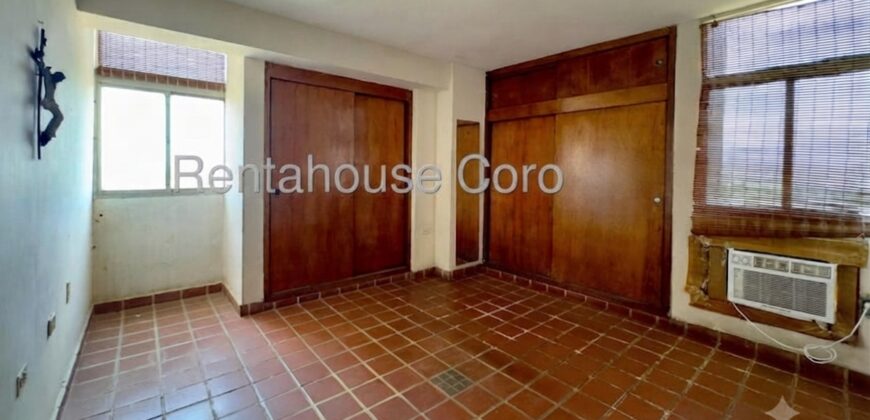 Amplio Apartamento en Venta en el Centro de Coro