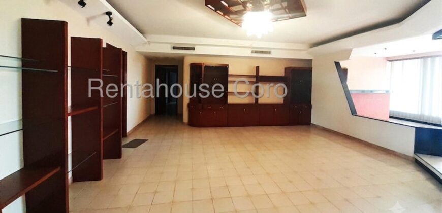 Amplio Penthouse en Venta en el Centro de Coro