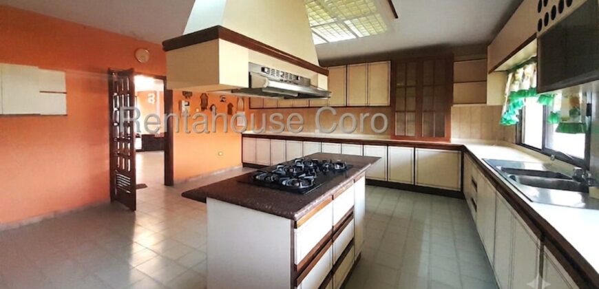 Amplio Penthouse en Venta en el Centro de Coro