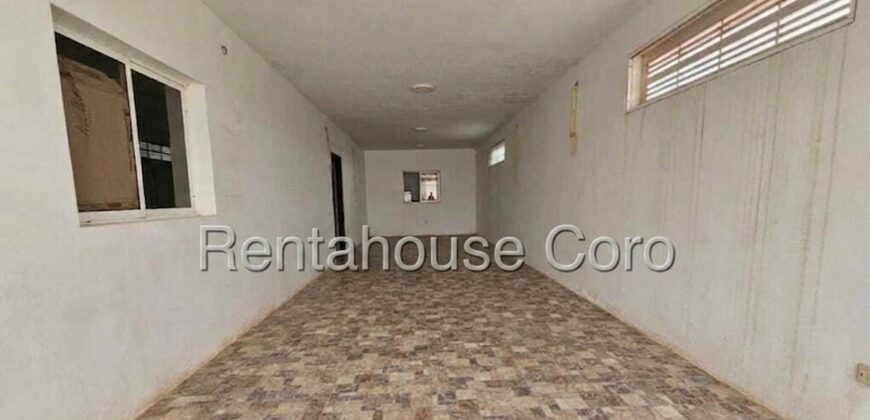 Cómoda Casa en Venta en Villa Privada de Intercomunal Coro La Vela