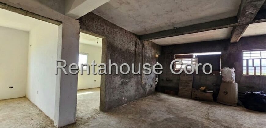 Cómoda Casa en Venta en Villa Privada de Intercomunal Coro La Vela