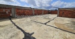 Cómoda Casa en Venta en Villa Privada de Intercomunal Coro La Vela