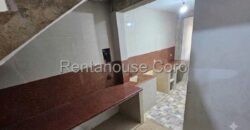 Cómoda Casa en Venta en Villa Privada de Intercomunal Coro La Vela