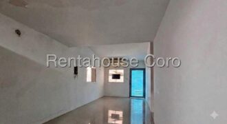 Cómoda Casa en Venta en Villa Privada de Intercomunal Coro La Vela