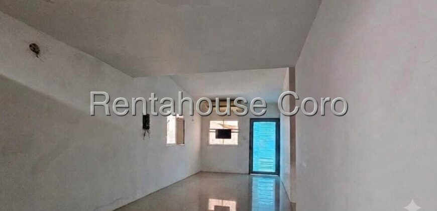 Cómoda Casa en Venta en Villa Privada de Intercomunal Coro La Vela
