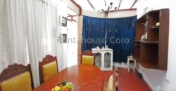 Amplia propiedad destacada históricamente de 3 locales y casa en Venta en Centro de Coro