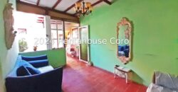 Amplia propiedad destacada históricamente de 3 locales y casa en Venta en Centro de Coro