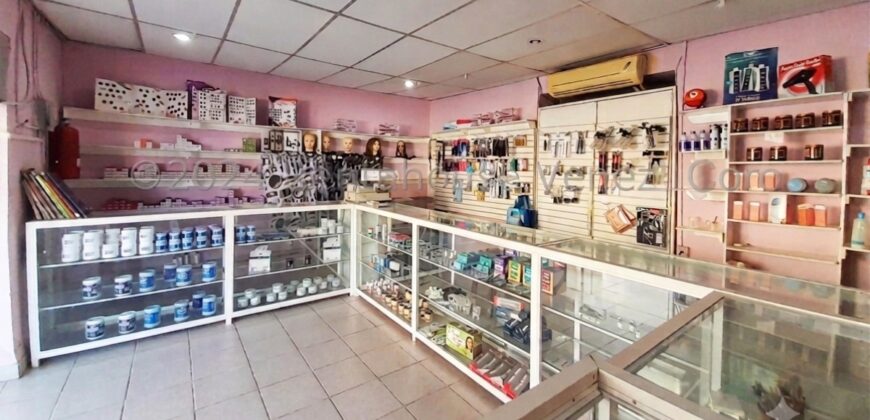 Amplia propiedad destacada históricamente de 3 locales y casa en Venta en Centro de Coro