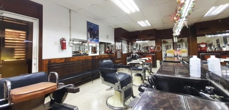 Amplia propiedad destacada históricamente de 3 locales y casa en Venta en Centro de Coro